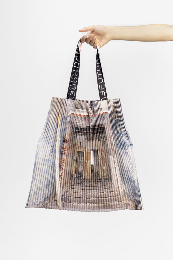 futurmarios pleated tote bag Atto Belloli Ardessi outer space