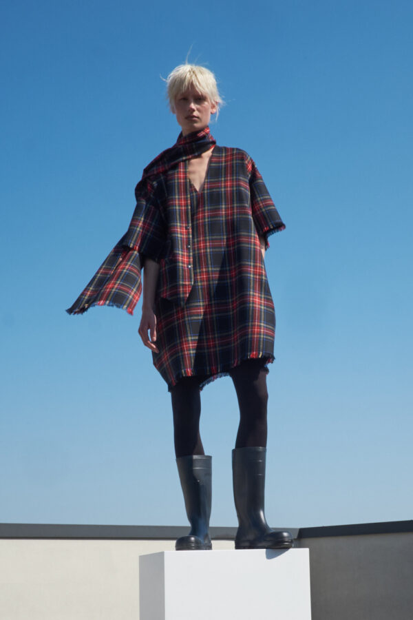 MARIOS wool tartan dress, black, red and yellow plaid with V-neck, short sleeves, side pockets and frayed edges.