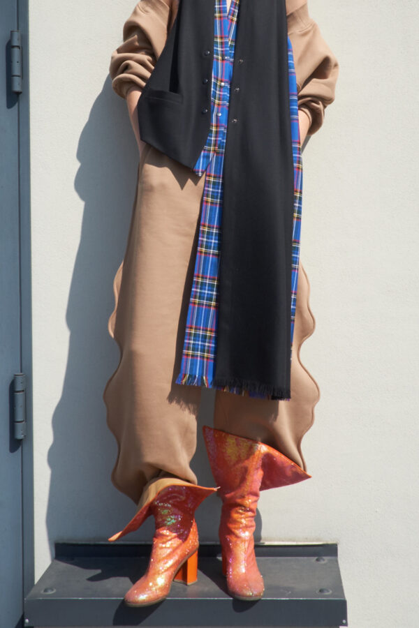 MARIOS asymmetric black wool vest scarf